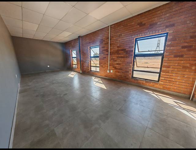 2,340M² WAREHOUSE TO LET IN ORMONDE